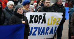 Mītiņš Vienības laukumā Daugavpilī pieminot 2. gadadienu kopš Krievijas pilna mēroga iebrukuma Ukrainā 2024. gada 24. februārī. Mītiņš Vienības laukumā Daugavpilī pieminot 2. gadadienu kopš Krievijas pilna mēroga iebrukuma Ukrainā 2024. gada 24. februārī.