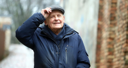 Vilnis Šmīdbergs: "Laba mūzika – jebkurā žanrā – ir tā, kura izdzīvo cauri laikiem pasaulē, kurā esam tikai ciemiņi." Vilnis Šmīdbergs: "Laba mūzika – jebkurā žanrā – ir tā, kura izdzīvo cauri laikiem pasaulē, kurā esam tikai ciemiņi."
