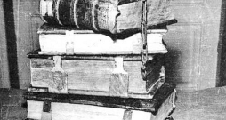 Akadēmiskās bibliotēkas pirmās grāmatas.