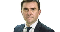 Par Alekseja Steca ievēlēšanu Rēzeknes domes priekšsēdētāja amatā nobalsoja astoņi no 12 klātesošajiem deputātiem, bet viņu apsveica arī opozīcijas pārstāvji un atzīmēja Steca "citādo vadības stilu". Par Alekseja Steca ievēlēšanu Rēzeknes domes priekšsēdētāja amatā nobalsoja astoņi no 12 klātesošajiem deputātiem, bet viņu apsveica arī opozīcijas pārstāvji un atzīmēja Steca "citādo vadības stilu".