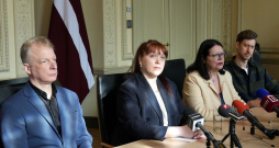 Jāzepa Vītola Latvijas Mūzikas akadēmijas rektors Guntars Prānis (no kreisās), kultūras ministre Agnese Logina, JVLMA padomes locekle Helēna Demakova un JVLMA padomes loceklis Timurs Tomsons preses konferencē. Jāzepa Vītola Latvijas Mūzikas akadēmijas rektors Guntars Prānis (no kreisās), kultūras ministre Agnese Logina, JVLMA padomes locekle Helēna Demakova un JVLMA padomes loceklis Timurs Tomsons preses konferencē.