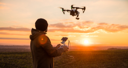 Ņemot vērā tehnoloģiju attīstību, ir diezgan pašsaprotami, ka rodas vēlme medību procesā izmantot pieejamās tehnoloģijas, tostarp dronus.