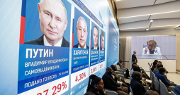 Krievijas Centrālā vēlēšanu komisija šogad paziņoja, ka prezidenta vēlēšanās par Vladimiru Putinu balsojuši vairāk nekā 87% vēlētāju. Krievijas Centrālā vēlēšanu komisija šogad paziņoja, ka prezidenta vēlēšanās par Vladimiru Putinu balsojuši vairāk nekā 87% vēlētāju.