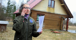 Iluta Vaļģe: "Visu, kas līdz šim noticis un kas pašlaik notiek manas dzimtas mājās, varu nosaukt tikai vienā vārdā – likumīgais rekets." Iluta Vaļģe: "Visu, kas līdz šim noticis un kas pašlaik notiek manas dzimtas mājās, varu nosaukt tikai vienā vārdā – likumīgais rekets."