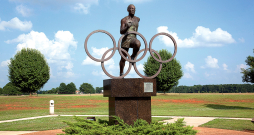 Džeses Ouensa memoriāls Okvilā Alabamā. Džeses Ouensa memoriāls Okvilā Alabamā.