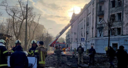 Kijiva. Krievu raķetes sprādziena sekas. Kijiva. Krievu raķetes sprādziena sekas.