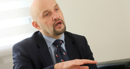 Jānis Sārts: "Dezinformācijas jomā problēma ir tā, ka robežu īsti nav. Pie mums var trāpīt arī tas, kas aizgājis kādā citā valstī." Jānis Sārts: "Dezinformācijas jomā problēma ir tā, ka robežu īsti nav. Pie mums var trāpīt arī tas, kas aizgājis kādā citā valstī."