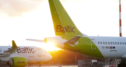 Lielāko jaunumu klāstu vasaras lidojumiem no Rīgas piedāvā nacionālā aviokompānija "airBaltic". Lielāko jaunumu klāstu vasaras lidojumiem no Rīgas piedāvā nacionālā aviokompānija "airBaltic".