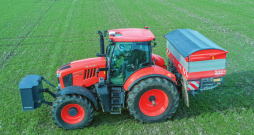 'Kubota DSX-W Geospread iDC' izkliedētājs.