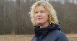 Aiva Švēde: "Mežsaimniecība un lauksaimniecība zaļo organizāciju vērtējumā patlaban ir divas visļaunākās Latvijas uzņēmējdarbības nozares. Tu kop laukus, rūpējies par tiem un par mežu, kaut kas neizdodas, turpini, tomēr beigās tevi pataisa par bišu indētāju un vēl sazin ko. Pilnīgi absurdi!" Aiva Švēde: "Mežsaimniecība un lauksaimniecība zaļo organizāciju vērtējumā patlaban ir divas visļaunākās Latvijas uzņēmējdarbības nozares. Tu kop laukus, rūpējies par tiem un par mežu, kaut kas neizdodas, turpini, tomēr beigās tevi pataisa par bišu indētāju un vēl sazin ko. Pilnīgi absurdi!"