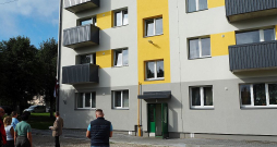Renovētā daudzdzīvokļu ēka Valkā – projekts, kas konkursā par energoefektīvākās ēkas godu piedalījās pērn.