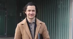Almazs Aijupovs nav izgudrojis jaunu riteni. Viņš vienkārši pamanījis, ka Amerikā labi darbojas tas, pret ko Eiropā izturas skeptiski. Almazs Aijupovs nav izgudrojis jaunu riteni. Viņš vienkārši pamanījis, ka Amerikā labi darbojas tas, pret ko Eiropā izturas skeptiski.