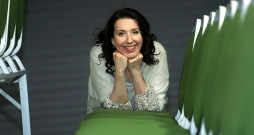 Marija Bērziņa: "Manuprāt, labs aktieris ir dažāds aktieris. Sadarbība ar viesrežisoriem dod citādu skolu un skatpunktu, iespēju paskatīties uz savu tēlu ar savādākiem izteiksmes veidiem."