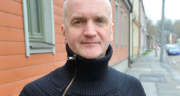 Edgars Lipors: “Ir jāsvin dzīve un jāsvin uzvaras.” Edgars Lipors: “Ir jāsvin dzīve un jāsvin uzvaras.”