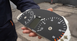 Manipulācijas ar odometru jeb tā dēvētā odometru tīšana esot miljardos eiro mērāms rūpals visā Eiropā.