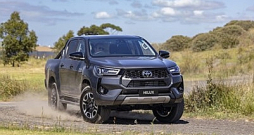 Pasaulē vislielākais autoražotājs – japāņu "Toyota" – vēl neplāno pilnībā atteikties no dīzeļdzinēju izmantošanas savos automobiļos.