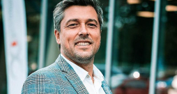 Edgars Bergholcs, Viedās un energoefektīvās pilsētvides tehnoloģiju asociācijas valdes loceklis: "Tik liela iedzīvotāju aktivitāte saules paneļu uzstādīšanā, kāda bija šī gada pirmajos četros mēnešos, iepriekš tika pieredzēta vien saules paneļu buma laikā 2022. gadā."