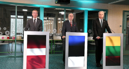 Latvijas Valsts prezidents Edgars Rinkēvičs (no kreisās), Igaunijas prezidents Alars Kariss, Lietuvas prezidents Gitans Nausēda.
