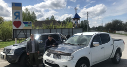 Raksta autors Atis Klimovičs (no labās) un uzņēmējs Aivars Abrazons Ukrainā. Raksta autors Atis Klimovičs (no labās) un uzņēmējs Aivars Abrazons Ukrainā.