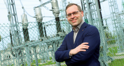 "Augstsprieguma tīkla" valdes priekšsēdētājs Rolands Irklis par lielāko izaicinājumu sauc tempu, kādā projekti bija jāpabeidz, kā arī to mērogu. Īpaši pēc tam, kad tika pieņemts lēmums sinhronizāciju veikt ātrāk, nekā sākotnēji plānots. "Bet kolēģi teic, ka šis laiks sagādājis gandarījumu, ir tāda kā misijas apziņa, jo šis ir lielākais enerģētiskais projekts kopš neatkarības atjaunošanas. No vienas puses, izaicinājumi ir, bet, no otras puses, šis bijis ļoti motivējošs un piepildīts laiks."