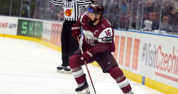 Pasaules hokeja čempionāta spēle starp Latvijas un Francijas valstsvienībām ''Ostravar arēnā'' Ostravā. Kaspars Daugaviņš. Pasaules hokeja čempionāta spēle starp Latvijas un Francijas valstsvienībām ''Ostravar arēnā'' Ostravā. Kaspars Daugaviņš.
