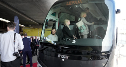 "Lux Express" iesaiste starppilsētu pasažieru pārvadājumos jau izraisījusi cenu karus. Lai veiksmīgāk konkurētu ar jaunpienācēju, samazināt maksu par braucienu nolēmis arī "Liepājas autobusu parks".