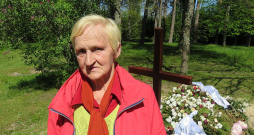 Aizgājēja māsa Lidija Cine: "Tad lai apbedītāji izkaujas savā starpā, nevis šādi izdarās ar piederīgajiem." Aizgājēja māsa Lidija Cine: "Tad lai apbedītāji izkaujas savā starpā, nevis šādi izdarās ar piederīgajiem."