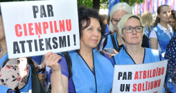 Izglītības darbinieku piketā iestājas pret IZM piedāvājumu slodžu balansēšanai. Izglītības darbinieku piketā iestājas pret IZM piedāvājumu slodžu balansēšanai.