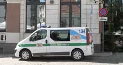Jau gadu ceļu satiksmes noteikumu ievērošanu uzrauga ne tikai ceļu policija, bet arī pašvaldības policija. Jau gadu ceļu satiksmes noteikumu ievērošanu uzrauga ne tikai ceļu policija, bet arī pašvaldības policija.