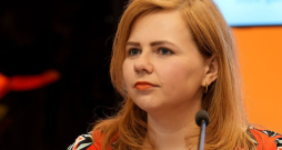 Klimata un enerģētikas ministrijas valsts sekretāres vietniece enerģētikas jautājumos Līga Rozentāle: "Starptautiskās Enerģētikas aģentūras sniegtās rekomendācijas sakrīt ar Latvijas prioritātēm enerģētikas jomā, kas apliecina, ka Latvija gatava kļūt par IAE dalībvalsti. IEA ir pieejami ekskluzīvi jaunākie enerģētikas nozaru tendenču, prognožu dati, padziļināti pētījumi, kurus varēsim izmantot Latvijas vajadzībām, gatavojot nacionālo enerģētikas politiku." Klimata un enerģētikas ministrijas valsts sekretāres vietniece enerģētikas jautājumos Līga Rozentāle: "Starptautiskās Enerģētikas aģentūras sniegtās rekomendācijas sakrīt ar Latvijas prioritātēm enerģētikas jomā, kas apliecina, ka Latvija gatava kļūt par IAE dalībvalsti. IEA ir pieejami ekskluzīvi jaunākie enerģētikas nozaru tendenču, prognožu dati, padziļināti pētījumi, kurus varēsim izmantot Latvijas vajadzībām, gatavojot nacionālo enerģētikas politiku."