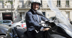 Slavenais motorollers.