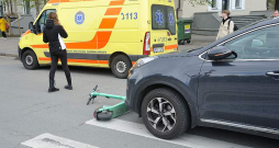 "Ar skrejriteni brauciet skaidrā, tas ir pamatu pamats. Jābrauc apzinīgi jādomā, kur brauc un kā brauc. Un noteikti vajadzētu lietot visus iespējamos aizsardzības līdzekļus," iesaka ārsts Edgars Freimanis. "Ar skrejriteni brauciet skaidrā, tas ir pamatu pamats. Jābrauc apzinīgi jādomā, kur brauc un kā brauc. Un noteikti vajadzētu lietot visus iespējamos aizsardzības līdzekļus," iesaka ārsts Edgars Freimanis.