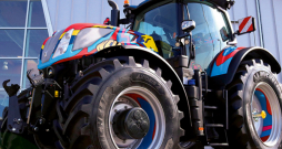 'New Holland Celebration Edition T7.300' traktors. 'New Holland Celebration Edition T7.300' traktors.