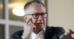 Finanšu ministrs Arvils Ašeradens. Finanšu ministrs Arvils Ašeradens.