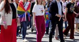 Agnese Logina, vēl būdama kultūras ministres amatā, sestdien, 15. jūnijā, piedalījās "Baltic Pride 2024" gājienā Rīgā, taču šajā dienā nebija manāma Dikļu pagastā Dziedāšanas svētku 160. gadskārtas pasākumā, kur pulcējās vairāk nekā 3000 dziedātāju no visas Latvijas. Agnese Logina, vēl būdama kultūras ministres amatā, sestdien, 15. jūnijā, piedalījās "Baltic Pride 2024" gājienā Rīgā, taču šajā dienā nebija manāma Dikļu pagastā Dziedāšanas svētku 160. gadskārtas pasākumā, kur pulcējās vairāk nekā 3000 dziedātāju no visas Latvijas.