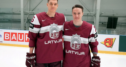 Roberts Mamčics (no kreisās) un Kristaps Zīle nākamajā sezonā spēlēs Čehijā – Roberts Karlovi Varu komandā, bet Kristaps Litvīnovā. Roberts Mamčics (no kreisās) un Kristaps Zīle nākamajā sezonā spēlēs Čehijā – Roberts Karlovi Varu komandā, bet Kristaps Litvīnovā.