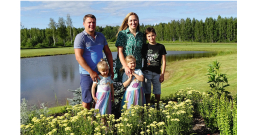 Elīna un Edgars Brigmaņi ar bērniem: dēlu Egertu un dvīņu meitiņām Elianu un Everlīnu. Elīna un Edgars Brigmaņi ar bērniem: dēlu Egertu un dvīņu meitiņām Elianu un Everlīnu.