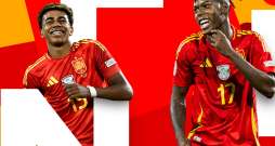 Spānijas izlases futbolisti — Lamins Jamals un Niko Viljamss.