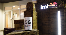 SIA "Latvijas Mobilais telefons" telpas Ropažu ielā. SIA "Latvijas Mobilais telefons" telpas Ropažu ielā.
