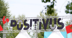 "Positivus".