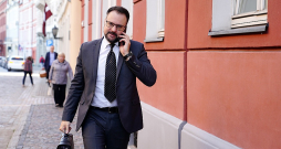 Runāšanā nepārspējams čempions, Kaspars vilku no meža izrunās un komandēt arī prot. Briškens strādā triecientempā! Runāšanā nepārspējams čempions, Kaspars vilku no meža izrunās un komandēt arī prot. Briškens strādā triecientempā!