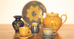 Jāņa Krieva keramikas darbnīcā (1926–1945) ražotie trauki. 2024. Jāņa Krieva keramikas darbnīcā (1926–1945) ražotie trauki. 2024.