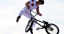 Latvijas BMX frīstaila braucējs Kristens Zēbolds BMX frīstaila sacensībās 2024. gada vasaras olimpiskajās spēlēs Parīzē.