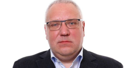 Dzintars Reksnis, AS "Latvenergo" Energorisinājumu pārdošanas daļas vadītājs: "Novērtējam turpmāku sadarbību ar CSDD, tomēr biznesa interesēs šis darījums netika turpināts. Kad CSDD atkārtoti izsludinās iepirkumu par elektromobiļu uzlādes staciju izbūvi klientu apkalpošanas centros, plānojam iesniegt atkārtotu piedāvājumu."