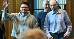 Iļja Jašins, Andrejs Pivovarovs un Vladimirs Kara-Murza. Iļja Jašins, Andrejs Pivovarovs un Vladimirs Kara-Murza.