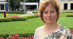 "Ir emocionāli ļoti grūti pārdzīvot, ka audzētāji savā starpā sāk parrunāt dzīvnieku izkaušanu, kuri pēc PVD pārbaudes it kā nepareizi reģistrēti ciltsgrāmatā," atzīst Latvijas Kazkopības biedrības valdes priekšsēdētāja, Latvijas Biozinātņu un tehnoloģiju universitātes doktorante Kristīne Piliena. "Ir emocionāli ļoti grūti pārdzīvot, ka audzētāji savā starpā sāk parrunāt dzīvnieku izkaušanu, kuri pēc PVD pārbaudes it kā nepareizi reģistrēti ciltsgrāmatā," atzīst Latvijas Kazkopības biedrības valdes priekšsēdētāja, Latvijas Biozinātņu un tehnoloģiju universitātes doktorante Kristīne Piliena.