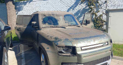 Šis 83 tūkstošus eiro vērtais "Range Rover" tiks norakstīts, jo trīs dienas atradies ūdenī un neesot kvalitatīvi saremontējams.