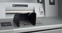 Bankas nesaskata vajadzību atjaunot savu filiāļu darbību mazpilsētās. Bankas nesaskata vajadzību atjaunot savu filiāļu darbību mazpilsētās.