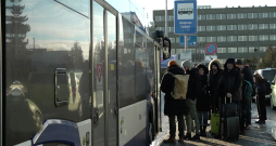 Valsts valodas likums liedz tūristiem saņemt informāciju angļu valodā. Valsts valodas likums liedz tūristiem saņemt informāciju angļu valodā.