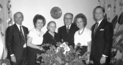 Mārtiņš un Dzidra Ikvildi (no kreisās), Doroteja un Mārtiņš Asari, Aina un Voldemārs Paegles. Mārtiņš un Dzidra Ikvildi (no kreisās), Doroteja un Mārtiņš Asari, Aina un Voldemārs Paegles.